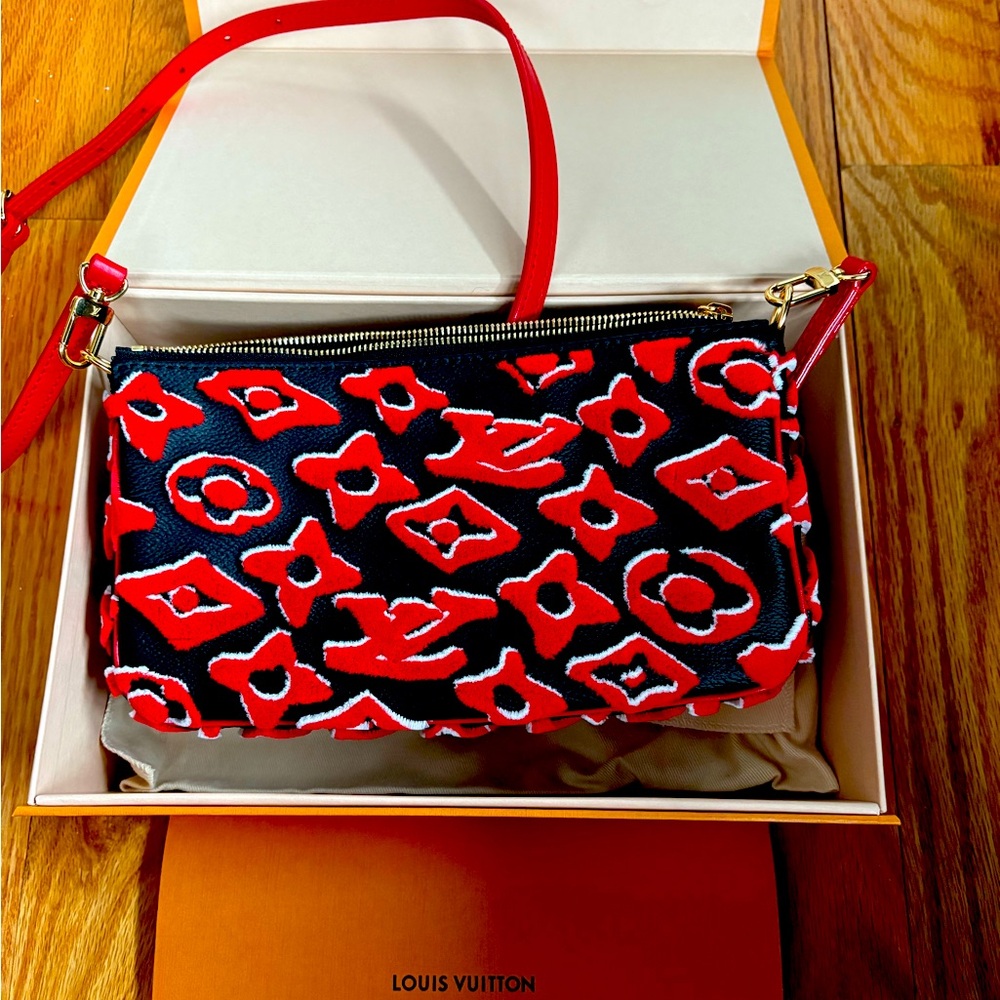Louis vuitton
LVxUF pochette accesories